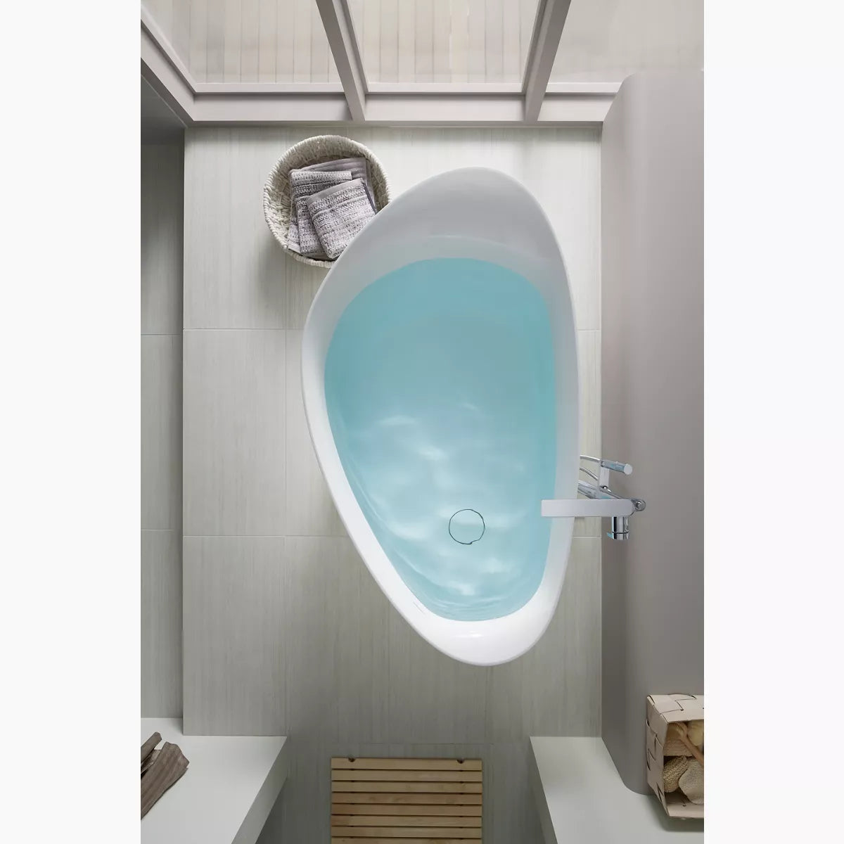 Veil™  Freestanding Bath
